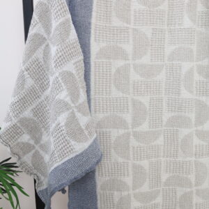 Lininis rankšluostis Pilkos geometrinės figūros