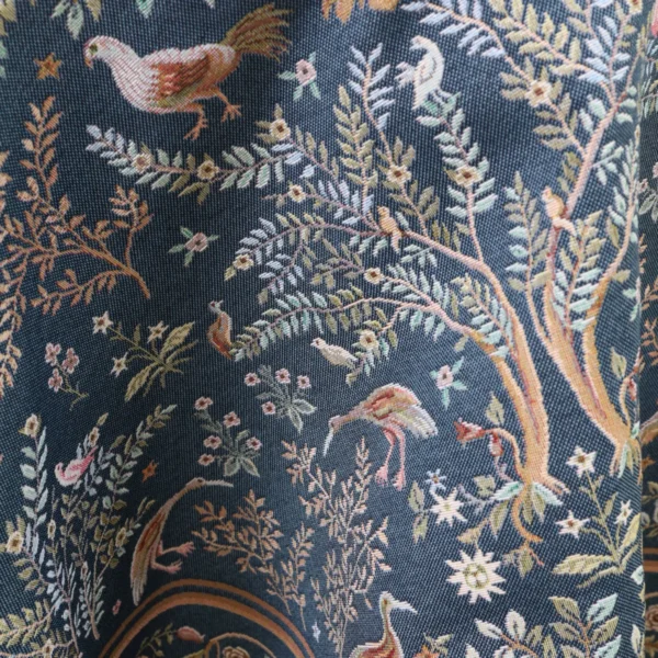 Apvali staltiesė William Morris Rojus žemėje