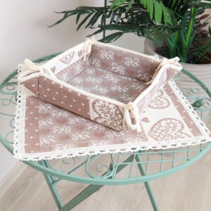 Duoninė rudos širdelės, namų valgamojo dekoras