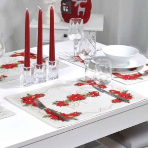 Kalėdinė stalo servetėlė Kalėdinės gėlės (blizgi)