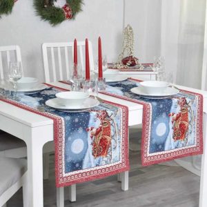 Kalėdinis stalo takelis Senelis rogėse (blizgus)