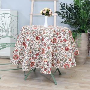 Apvali staltiesė Emilija