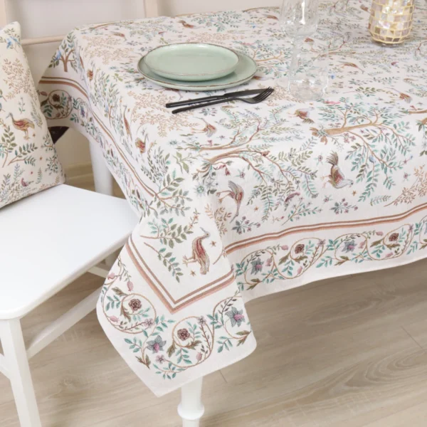 Staltiesė William Morris Rojus žemėje