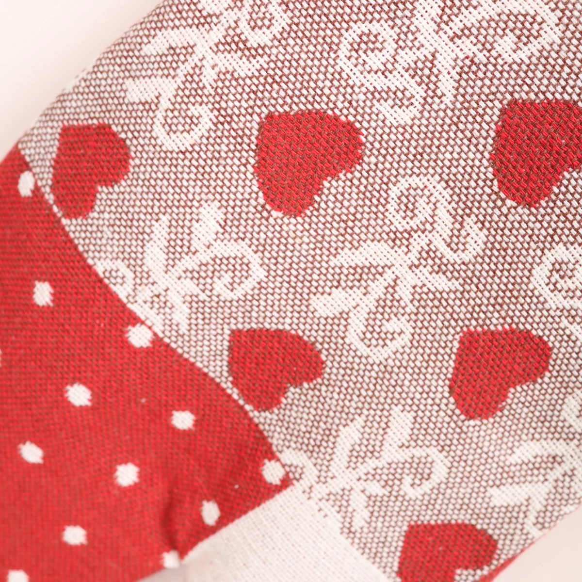 Raudona pirštinė Širdelės