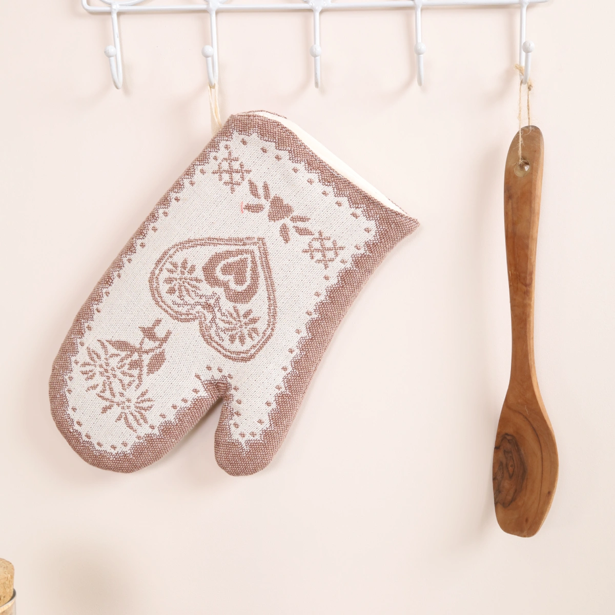 Ruda pirštinė širdis