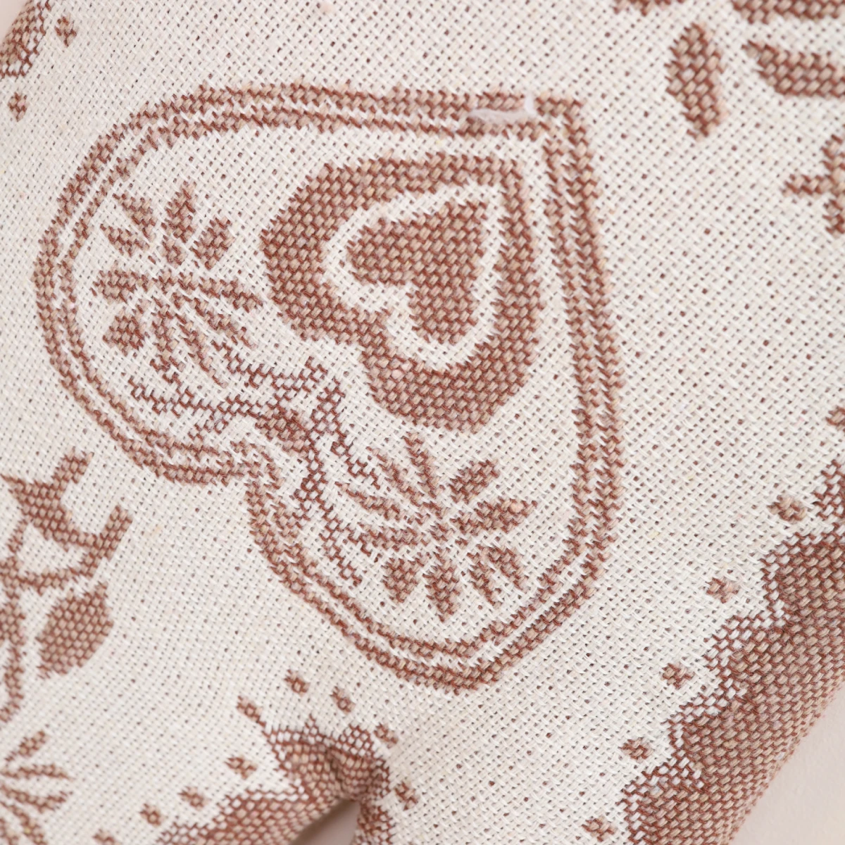 Ruda pirštinė širdis