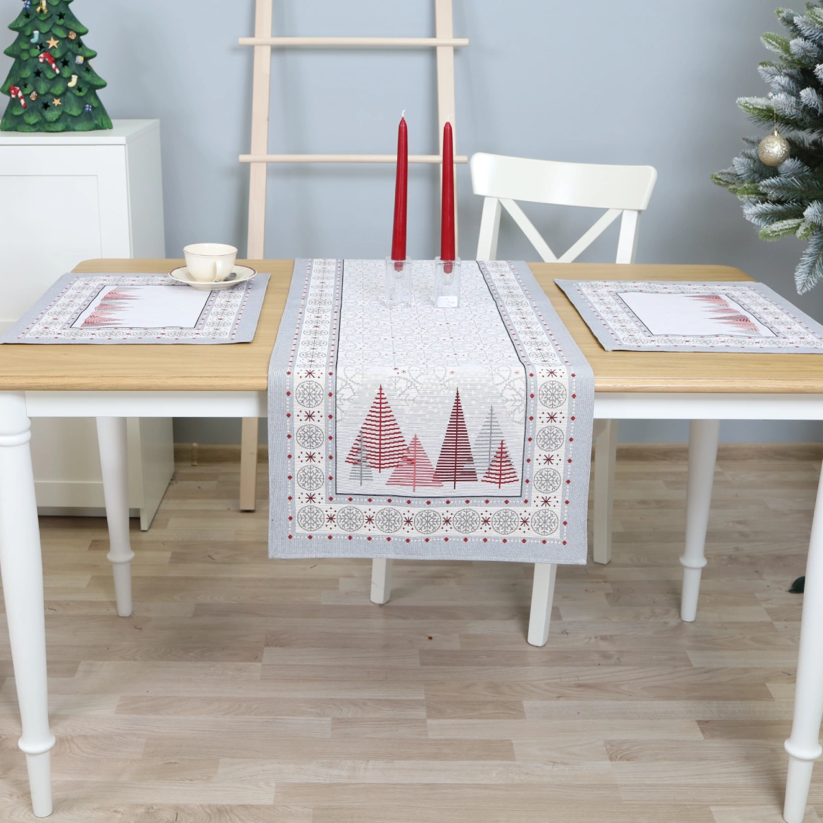 Kalėdinė stalo servetėlė Raudonas paslaptingas miškas - Image 5