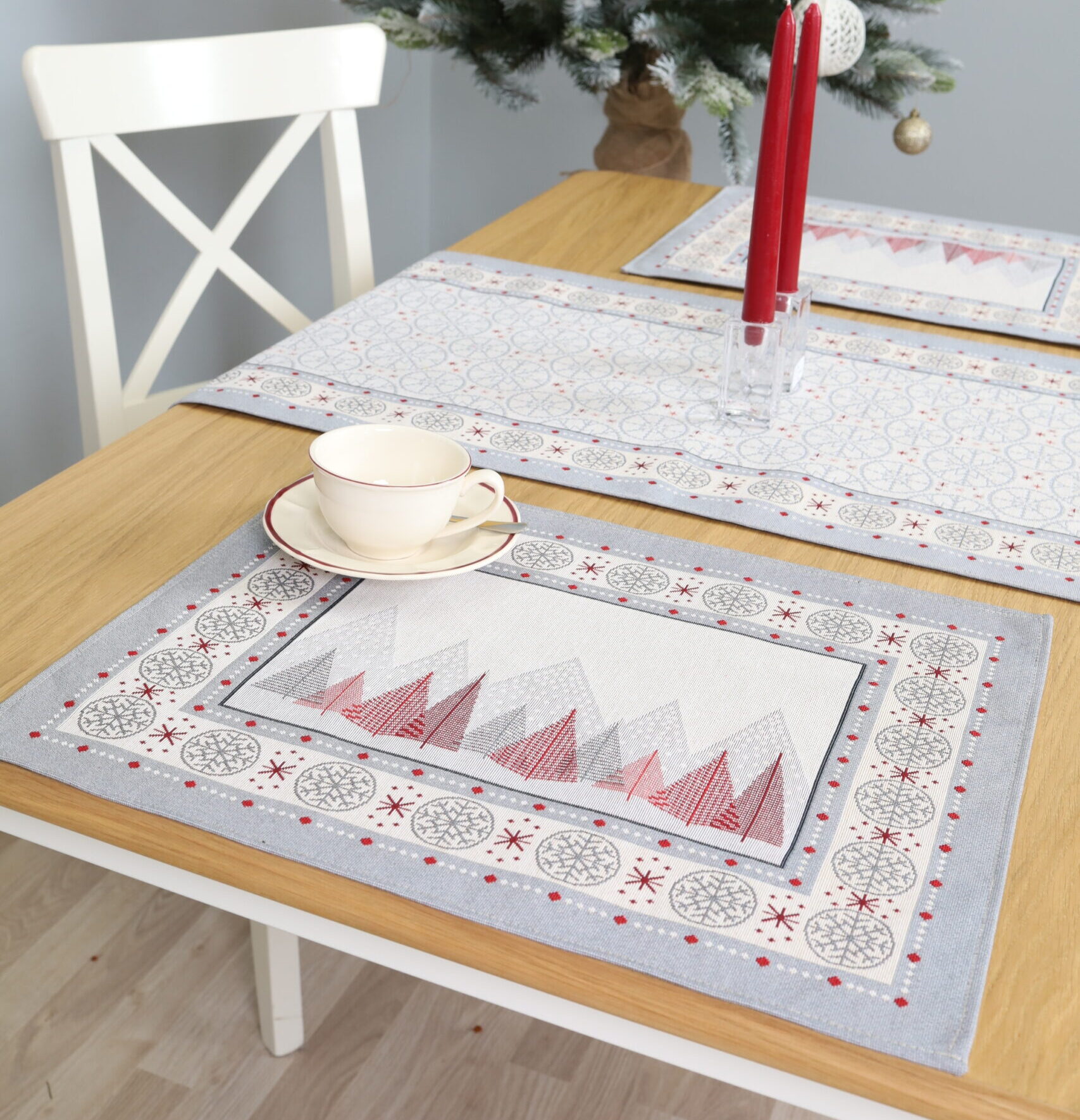 Kalėdinė stalo servetėlė Raudonas paslaptingas miškas - Image 3