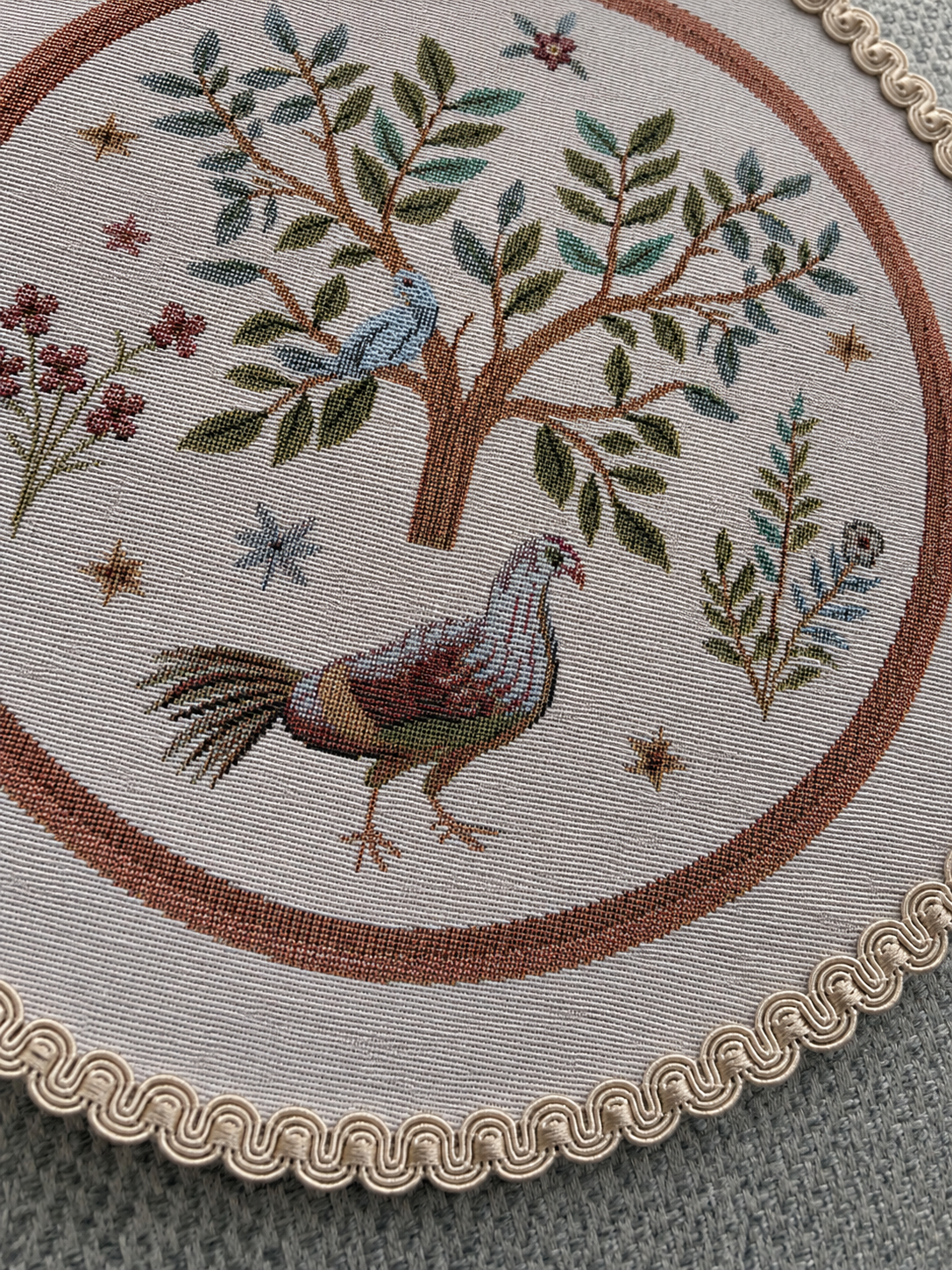 Apvali stalo servetėlė William Morris Rojus žemėje - Image 3