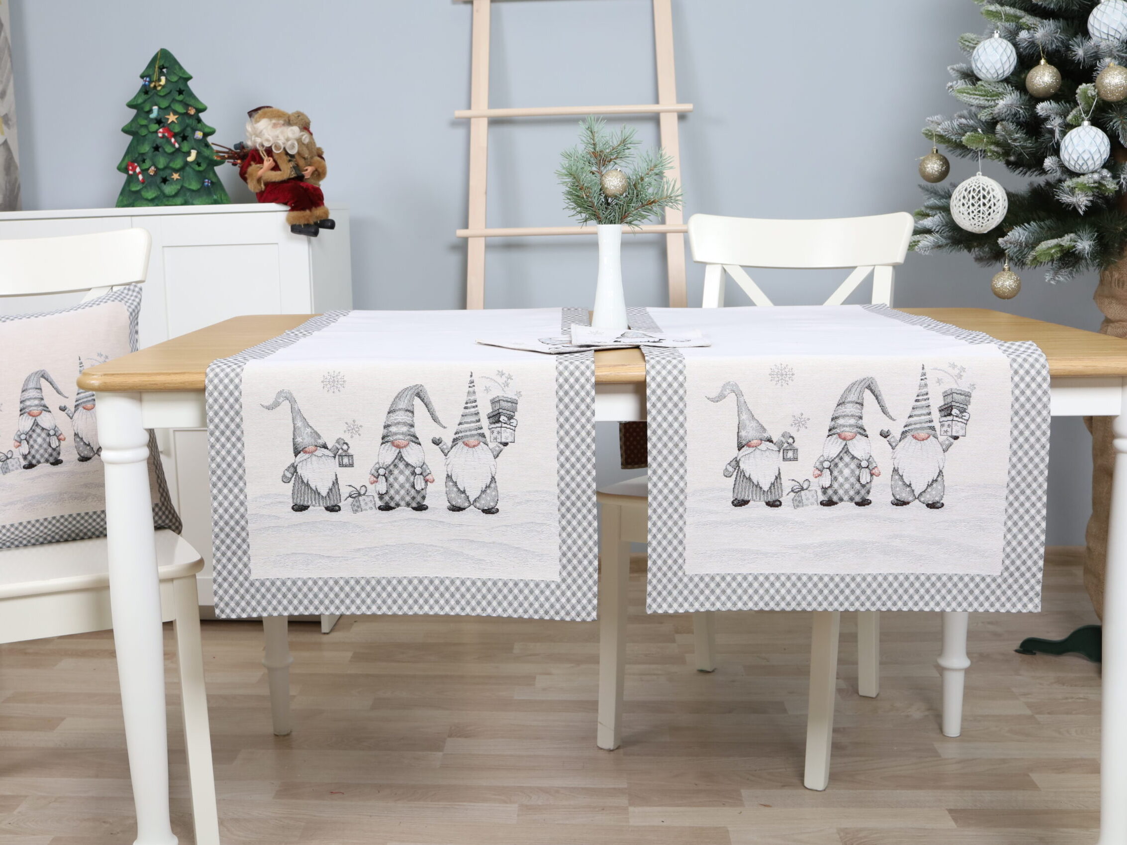 Kalėdinis stalo takelis Nykštukų draugystė