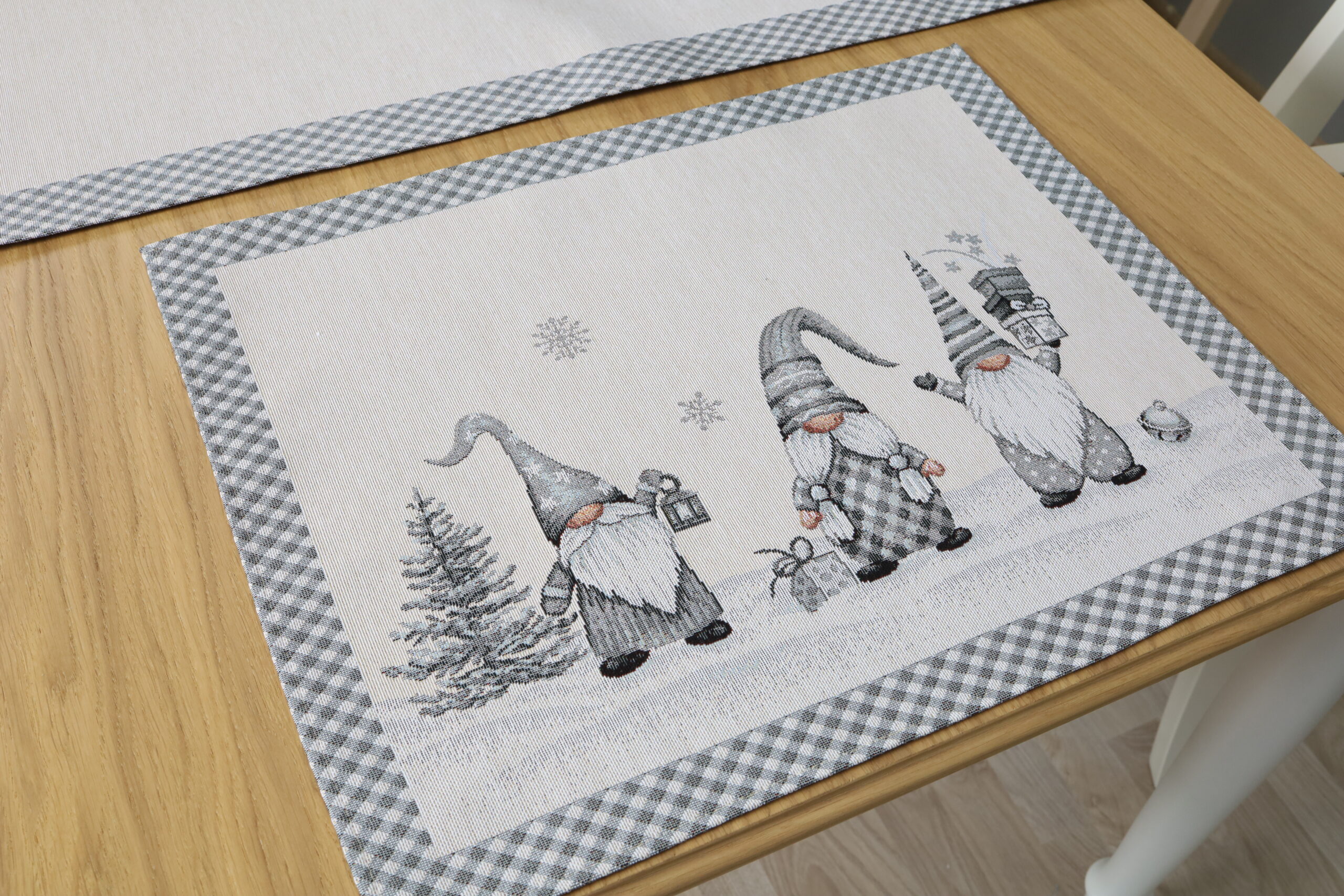 Kalėdinis stalo takelis Nykštukų draugystė - Image 2