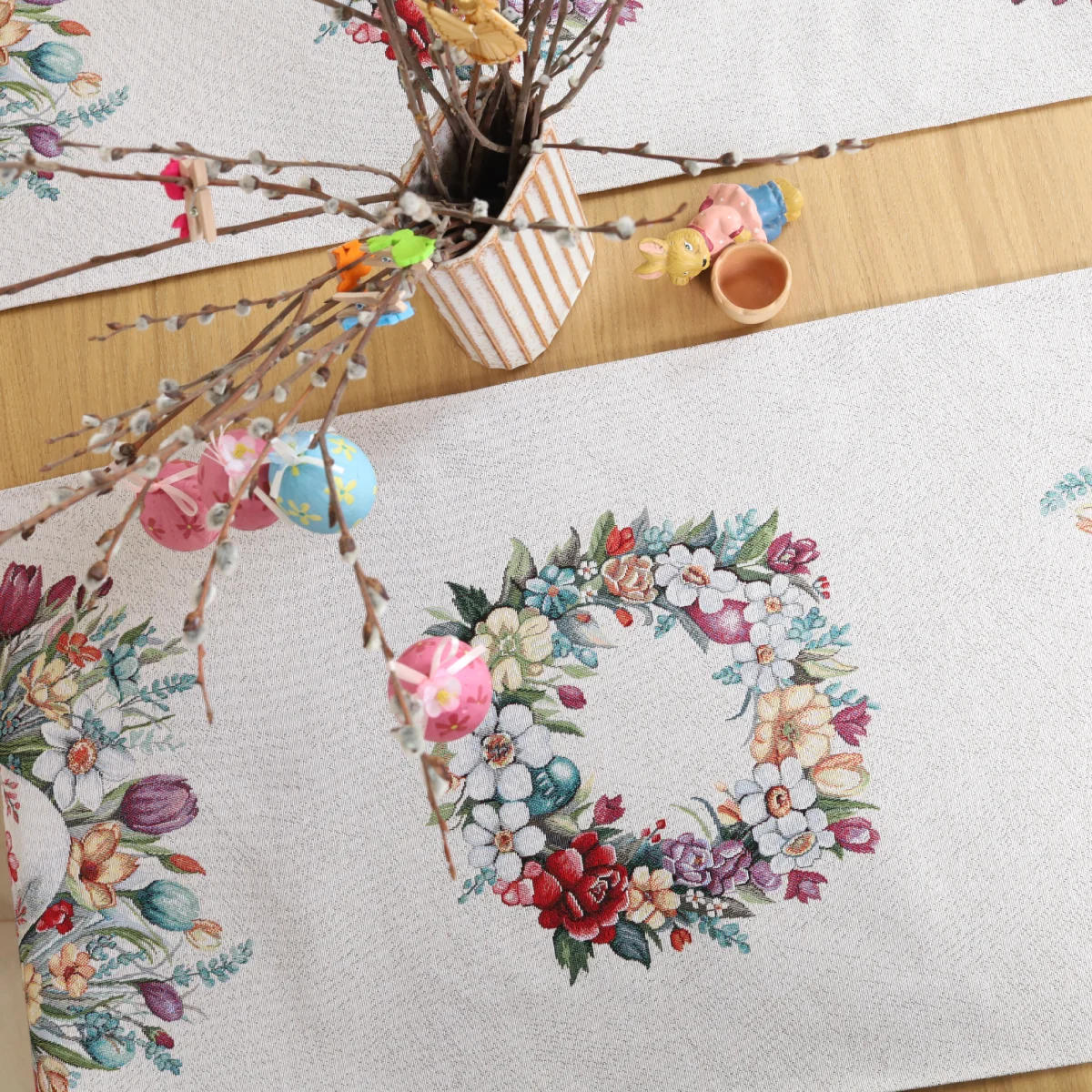 Gobeleninis stalo takelis Pavasario margučiai