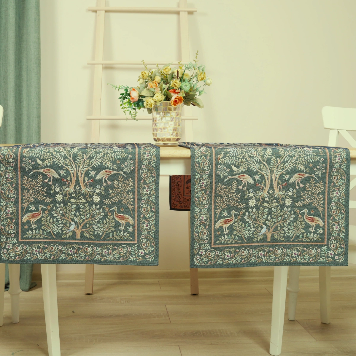 Gobeleninis stalo takelis Wiliam Morris Rojus žemėje (žalia)