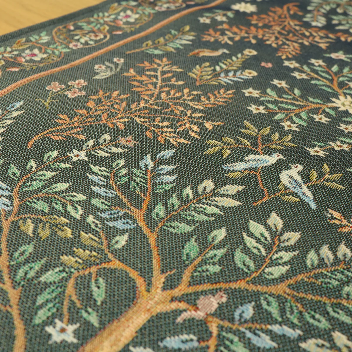 Gobeleniniė servetėlė Wiliam Morris Rojus žemėje (žalia)