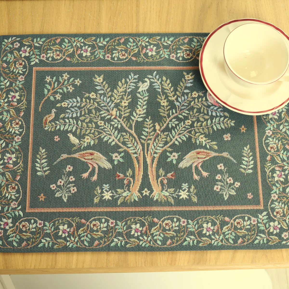 Gobeleniniė servetėlė Wiliam Morris Rojus žemėje (žalia)