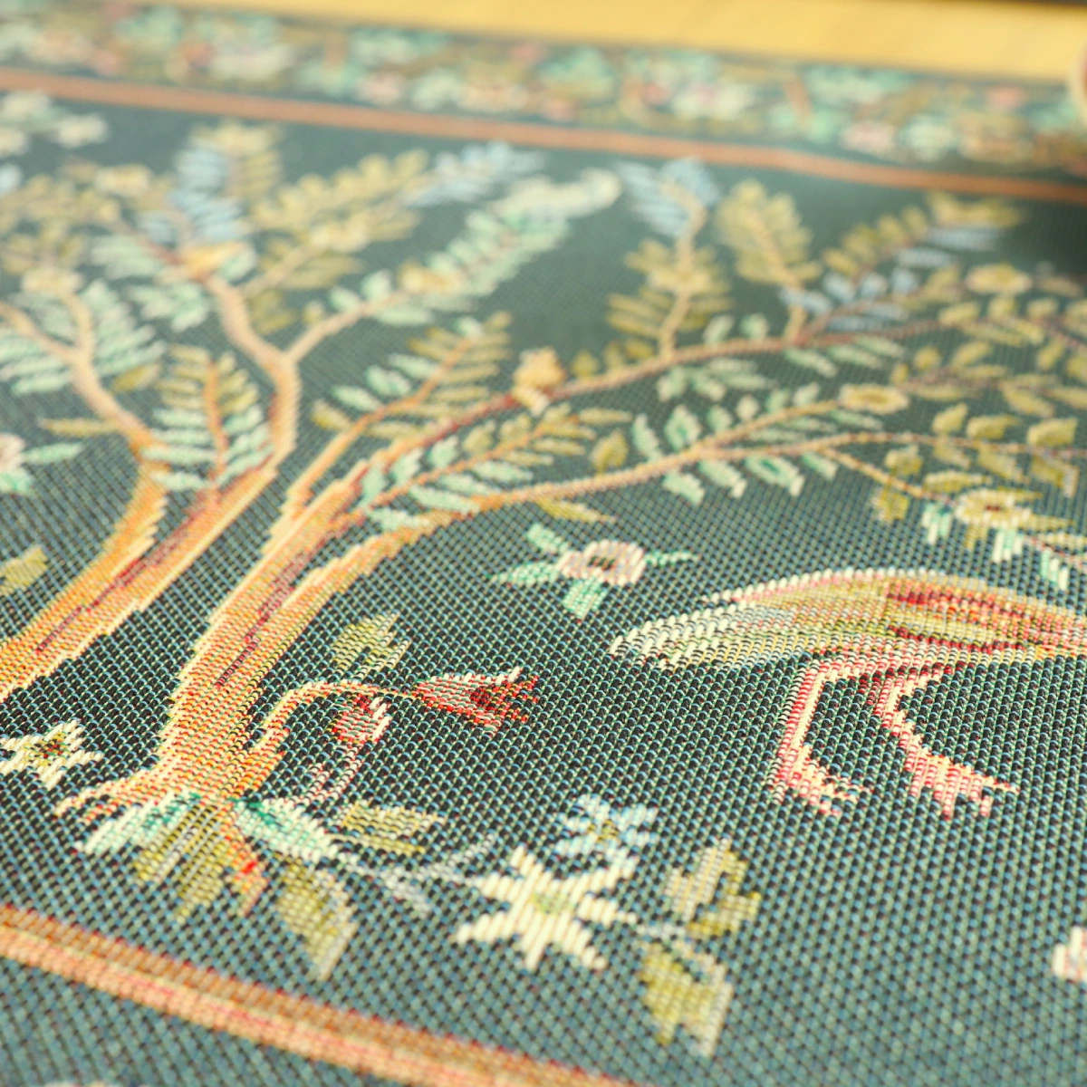 Gobeleniniė servetėlė Wiliam Morris Rojus žemėje (žalia)