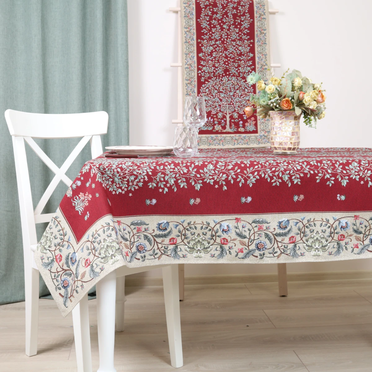 Gobeleniniė staltiesė Baroko gėlės (bordo)