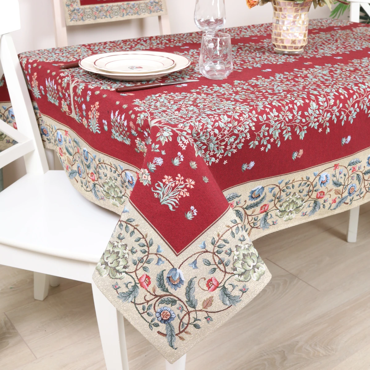 Gobeleniniė staltiesė Baroko gėlės (bordo)