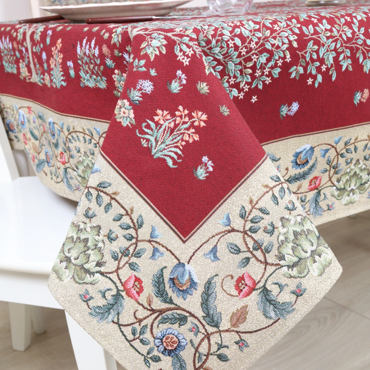 Gobeleniniė staltiesė Baroko gėlės (bordo)