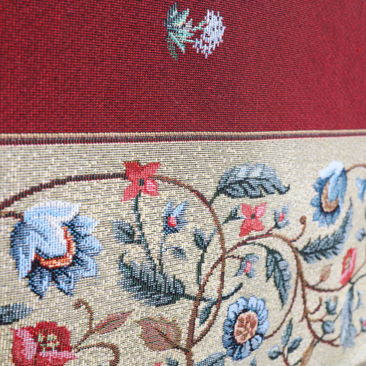 Gobeleniniė staltiesė Baroko gėlės (bordo)