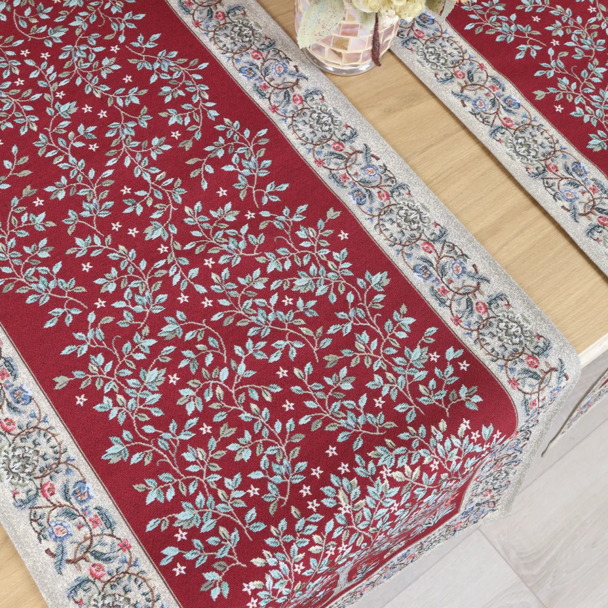 Gobeleninis stalo takelis Baroko gėlės (bordo)