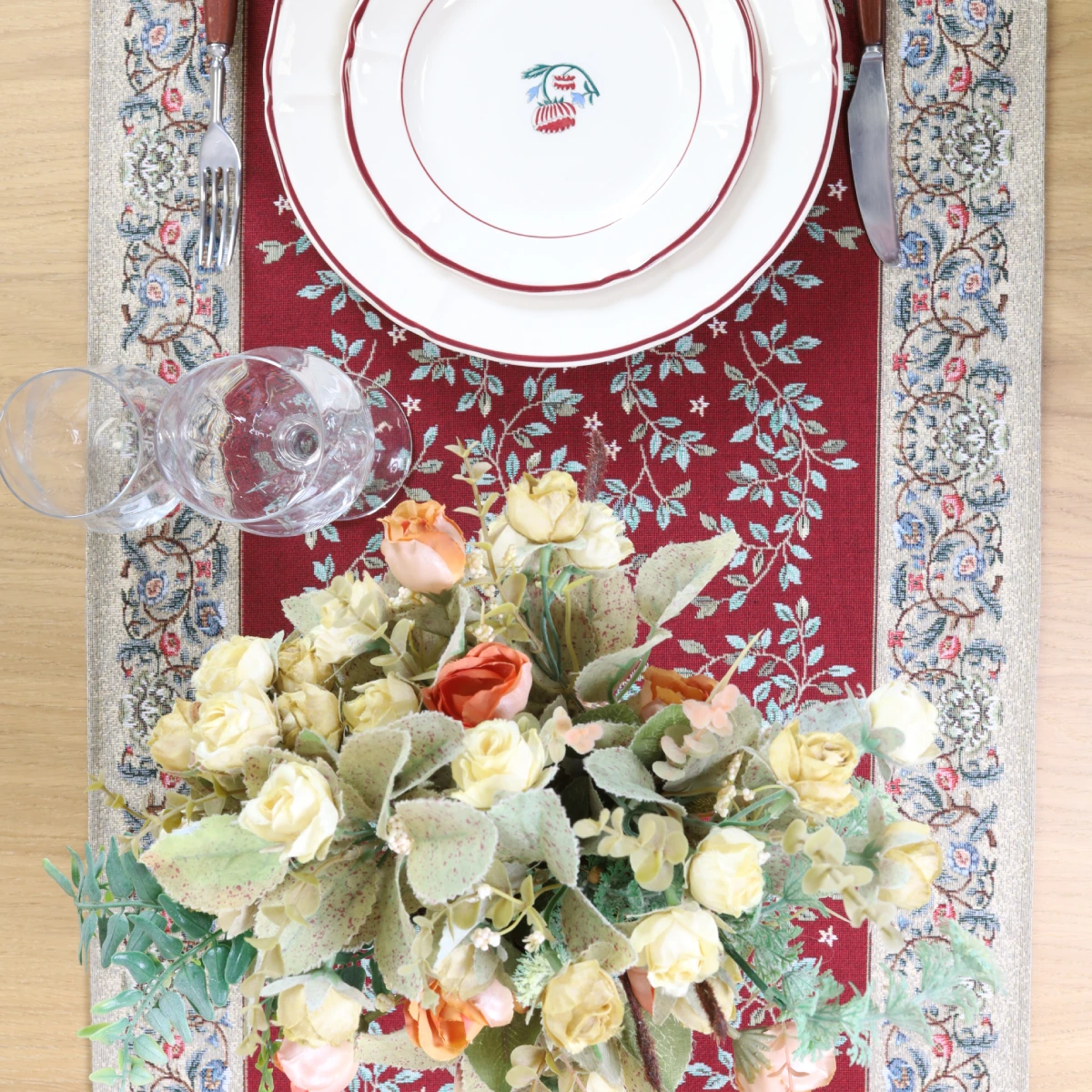 Gobeleninis stalo takelis Baroko gėlės (bordo)