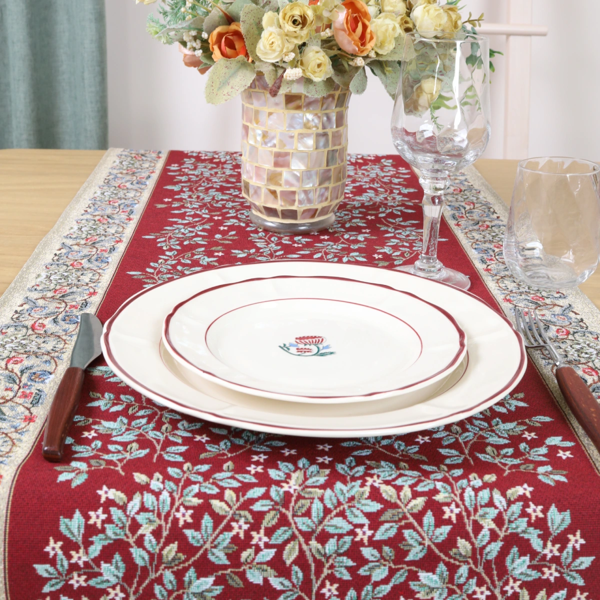 Gobeleninis stalo takelis Baroko gėlės (bordo)