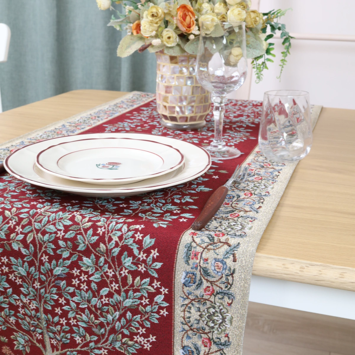 Gobeleninis stalo takelis Baroko gėlės (bordo)