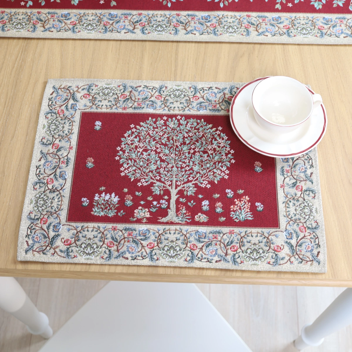 Bordo stalo servetėlė Baroko gėlės