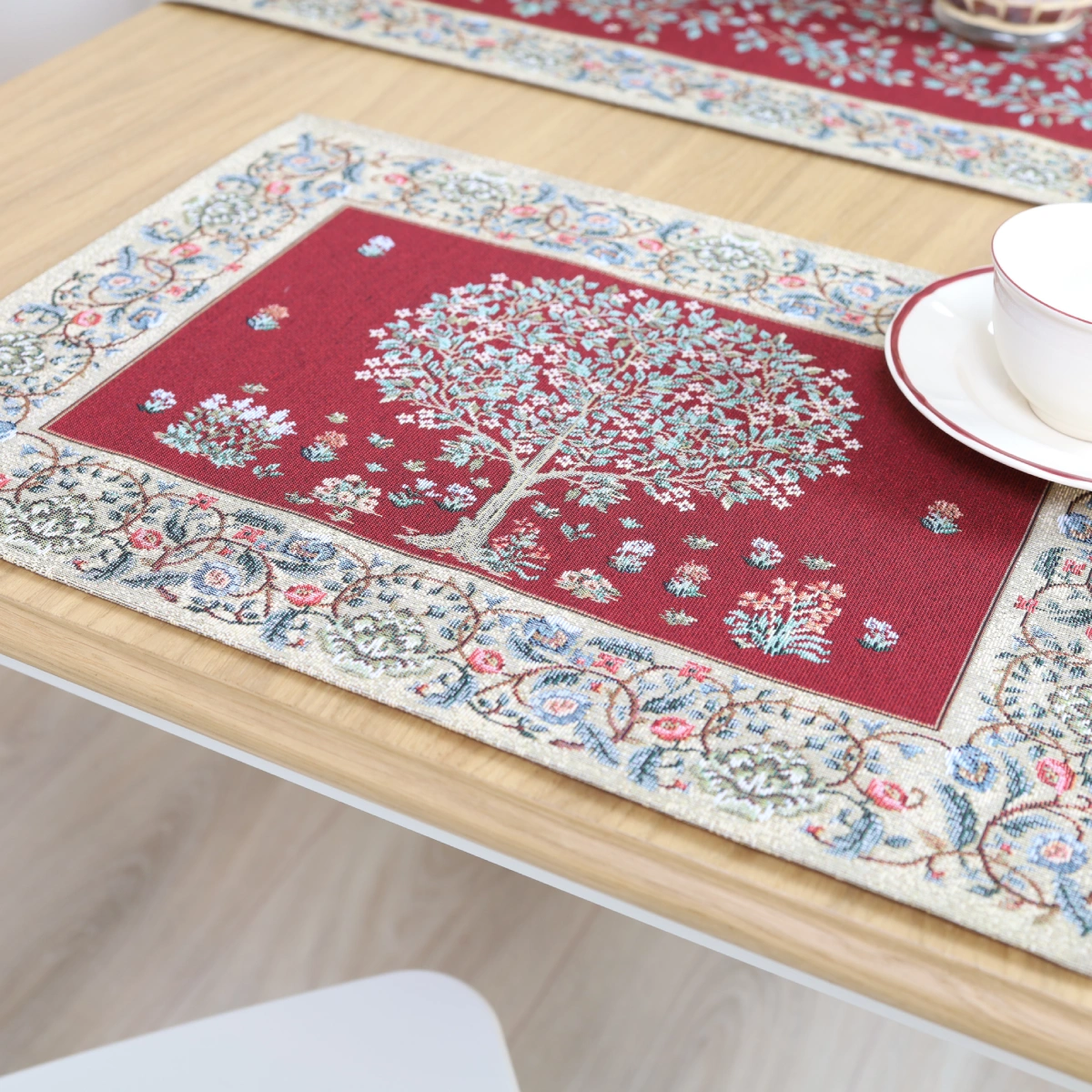 Bordo stalo servetėlė Baroko gėlės