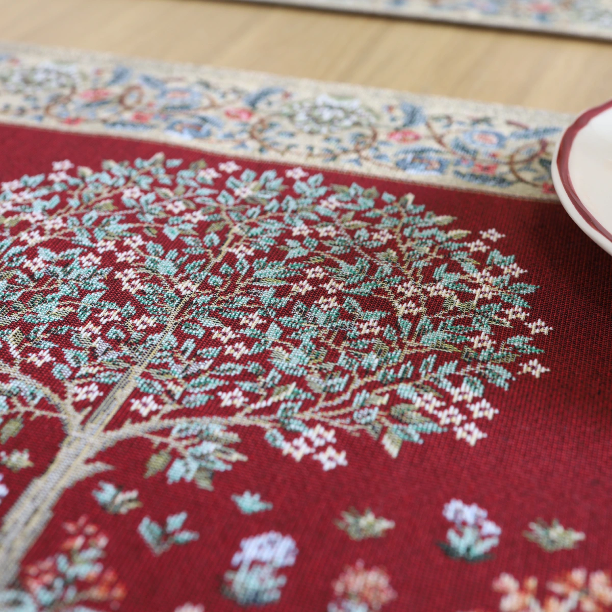 Bordo stalo servetėlė Baroko gėlės