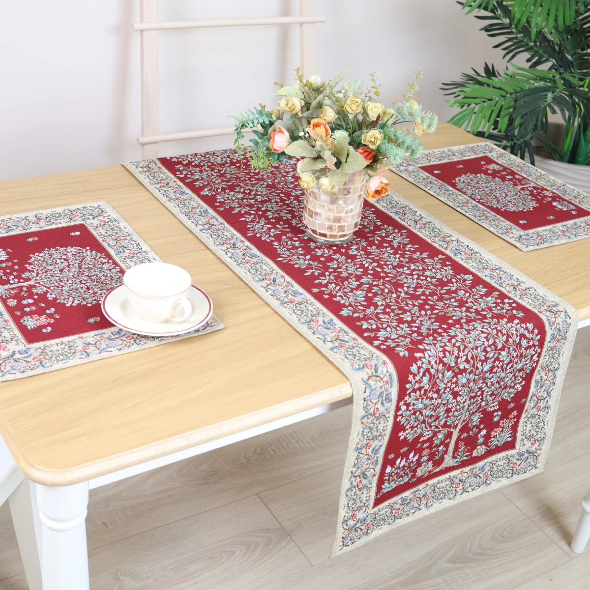 Bordo stalo servetėlė Baroko gėlės