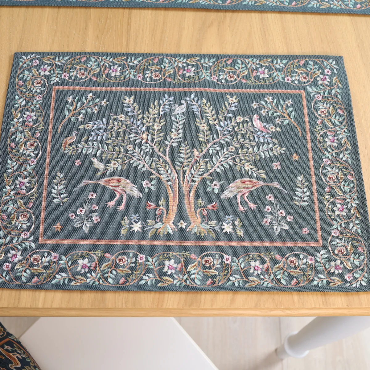 Stalo servetėlė William Morris Rojus žemėje (žalia)