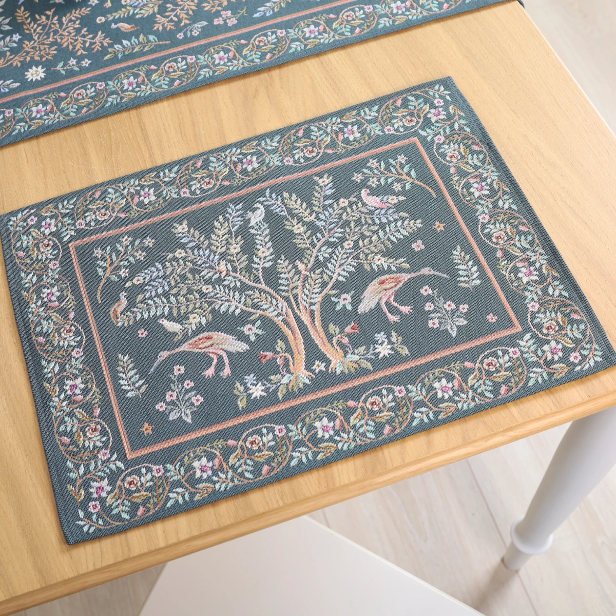 Stalo servetėlė William Morris Rojus žemėje (žalia)