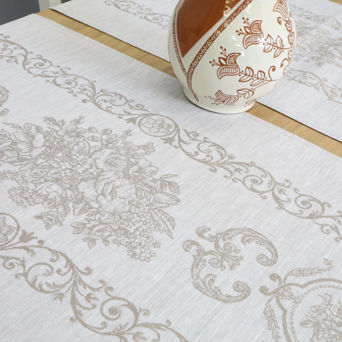 Lininis stalo takelis Ornamentika