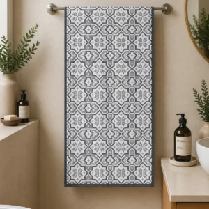 Pilkas vonios rankšluostis Tautiški ornamentai