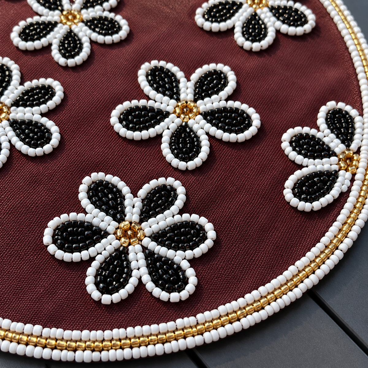 „Bordo žiedai“ – karoliukų padėkliukas stalui, Ø33 cm - Image 3