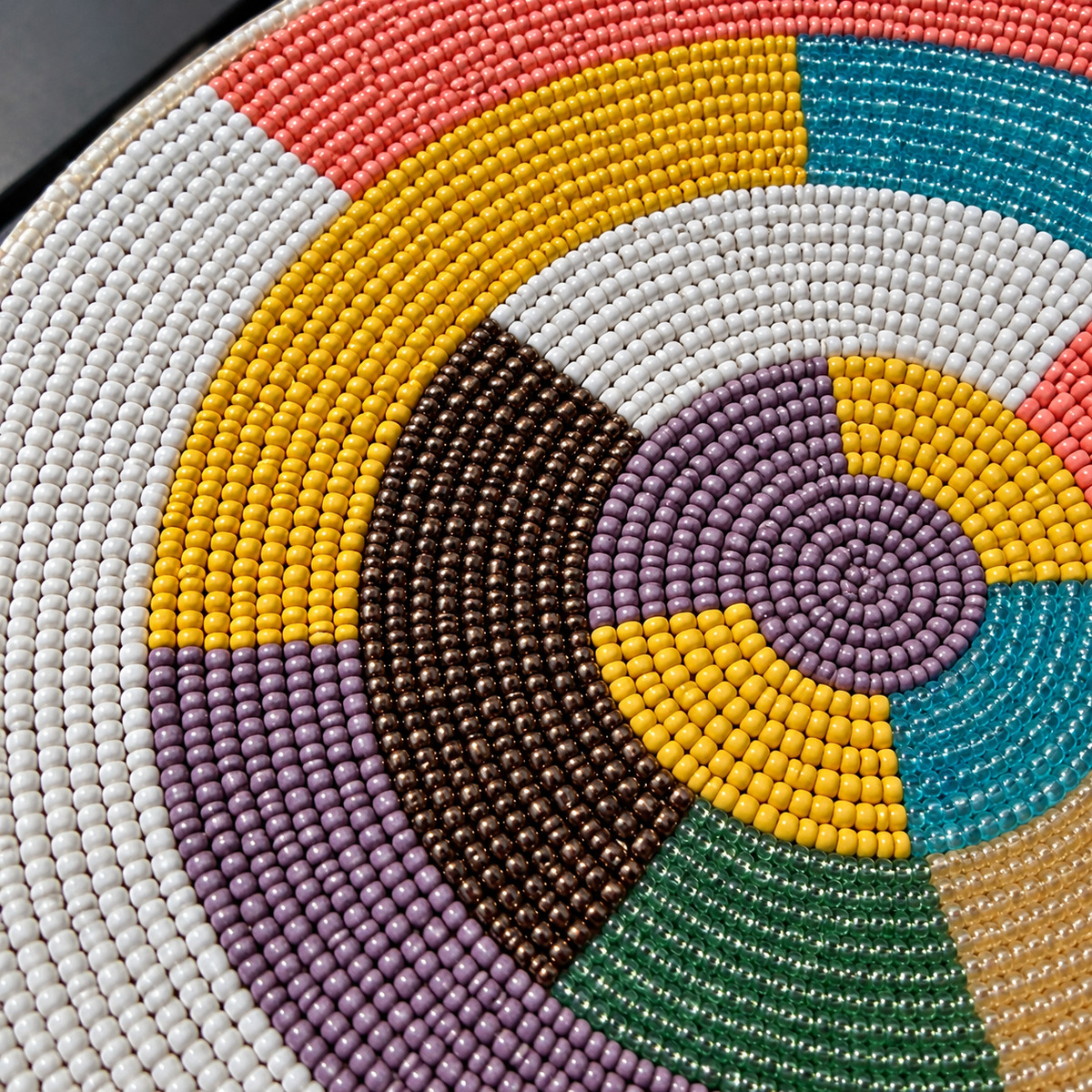 „Spalvų kaleidoskopas“ – rankų darbo karoliukų padėkliukas, Ø 33 cm - Image 2